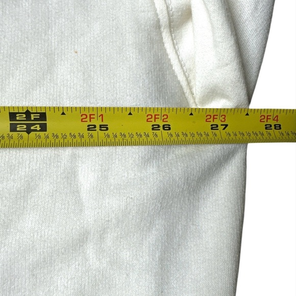 Disney White Crewneck Sweater Women’s Sz 2X with Minnie Mouse Design - Picture 6 of 12